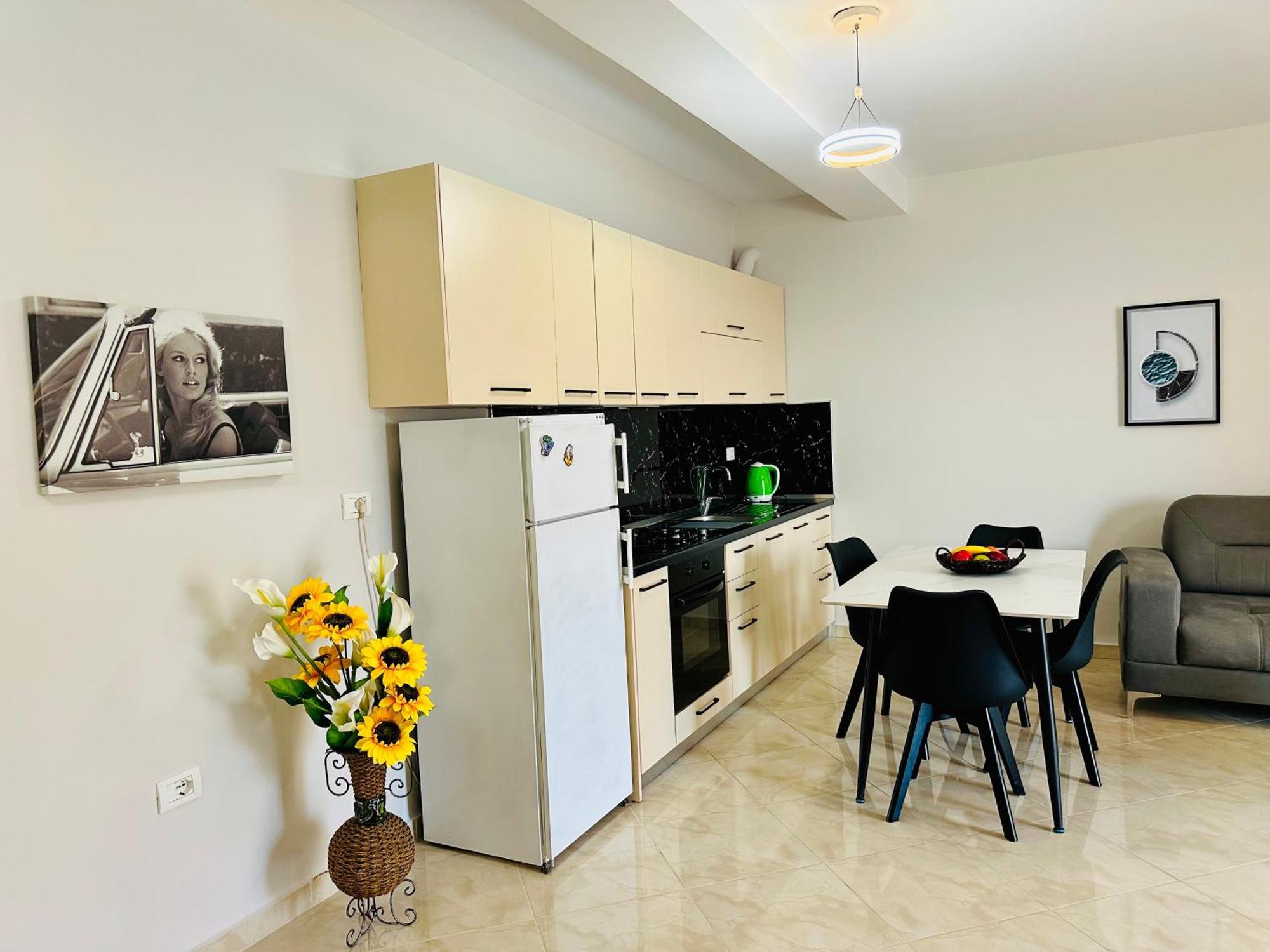 Jico Travel - Erjon Apartments Vlorë Buitenkant foto