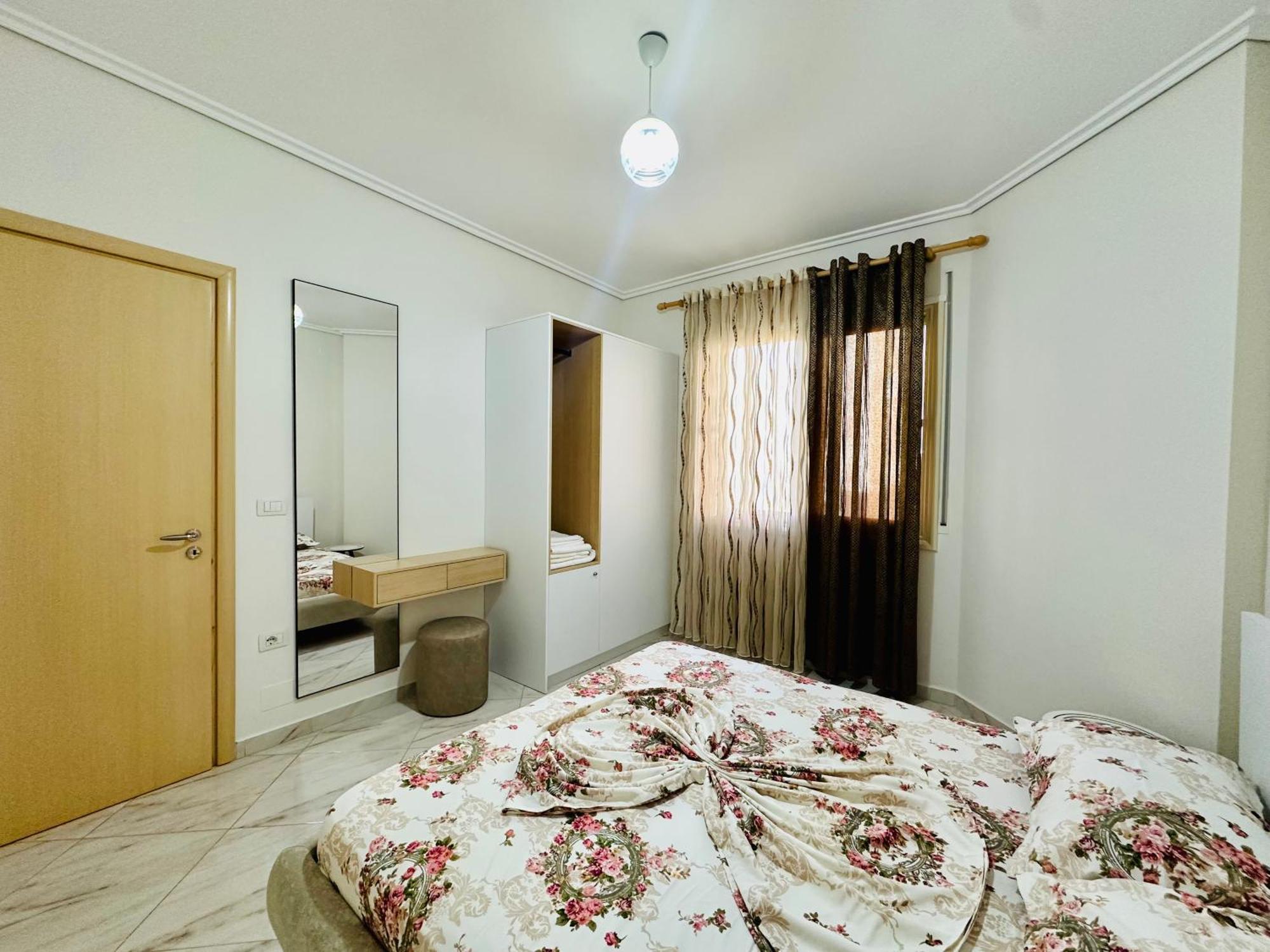 Jico Travel - Erjon Apartments Vlorë Buitenkant foto