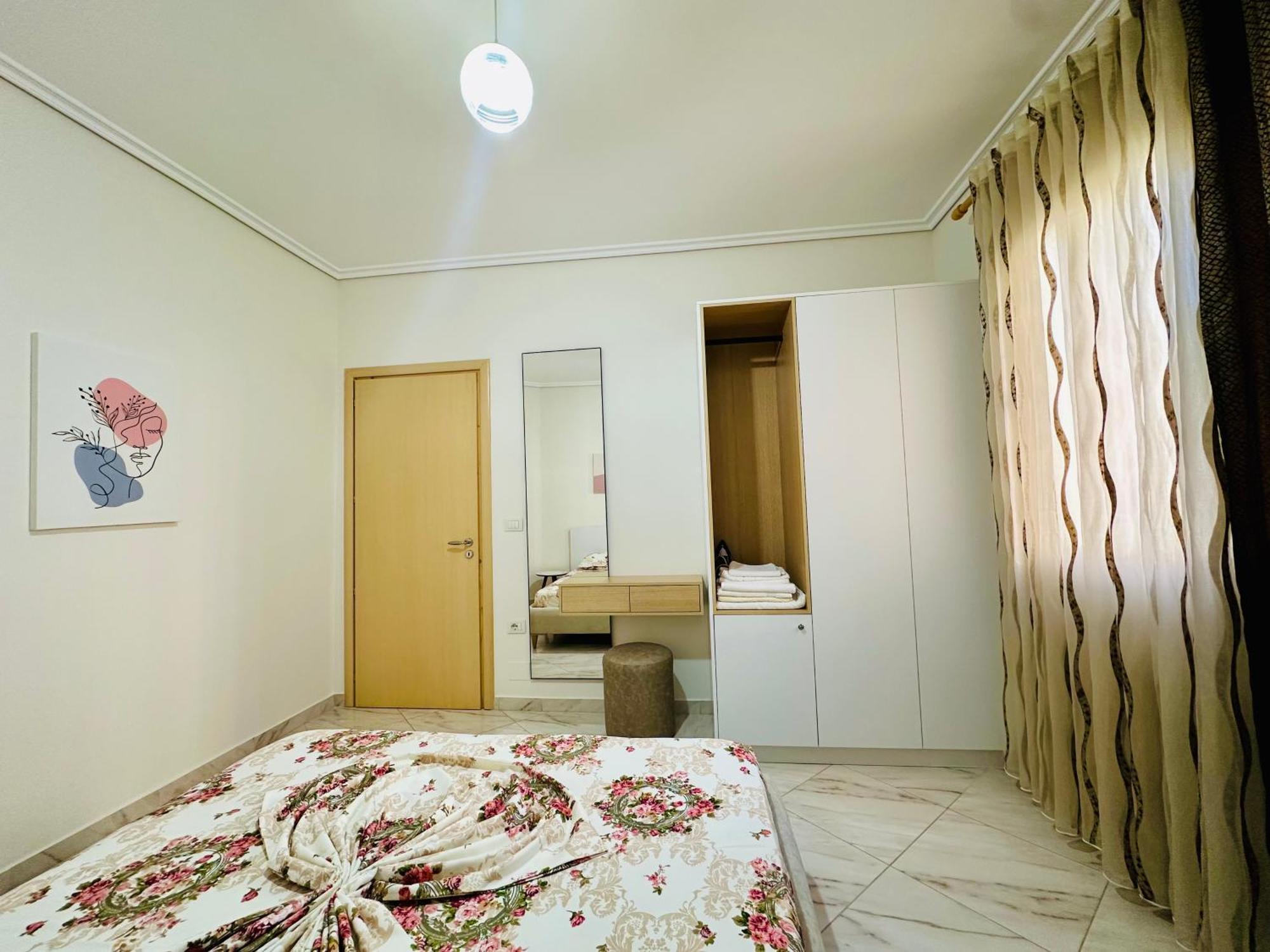 Jico Travel - Erjon Apartments Vlorë Buitenkant foto